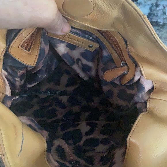 B Makowsky Leather Shoulder Bag - Picture 10 of 10